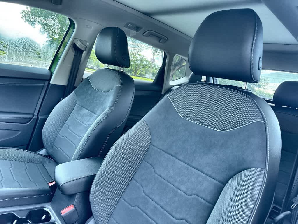 2027 Volkswagen Taos SE Black