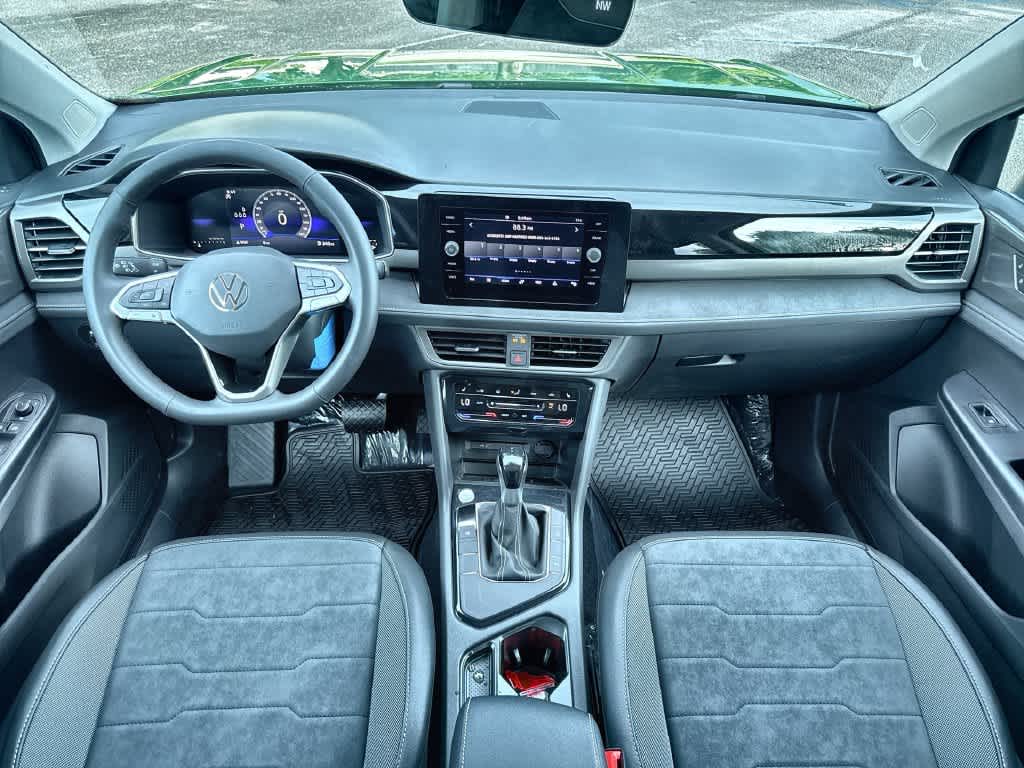2027 Volkswagen Taos SE Black