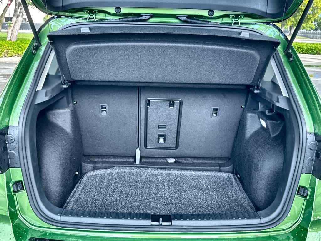 2027 Volkswagen Taos SE Black