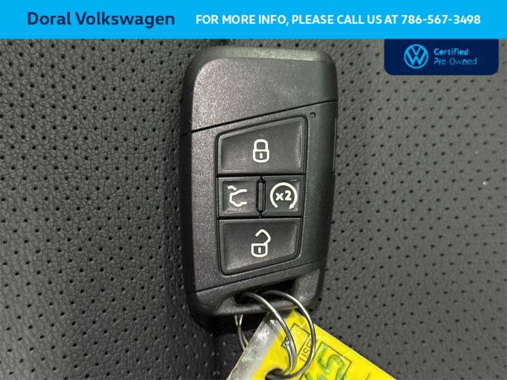 2025 Volkswagen Taos SEL