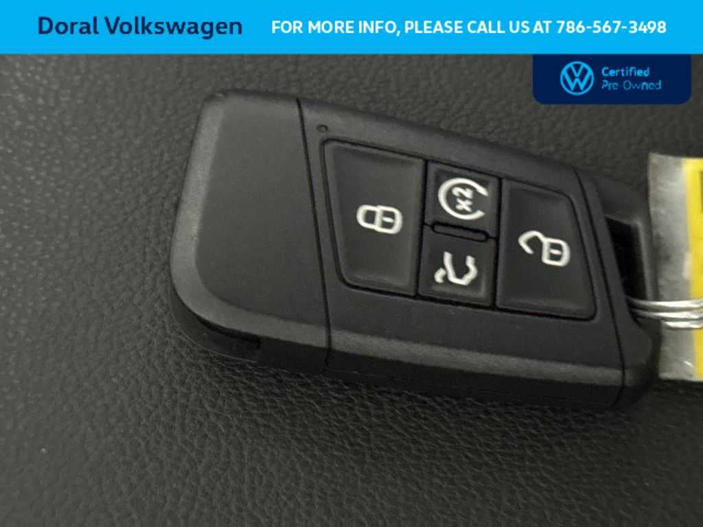 2025 Volkswagen Taos SEL