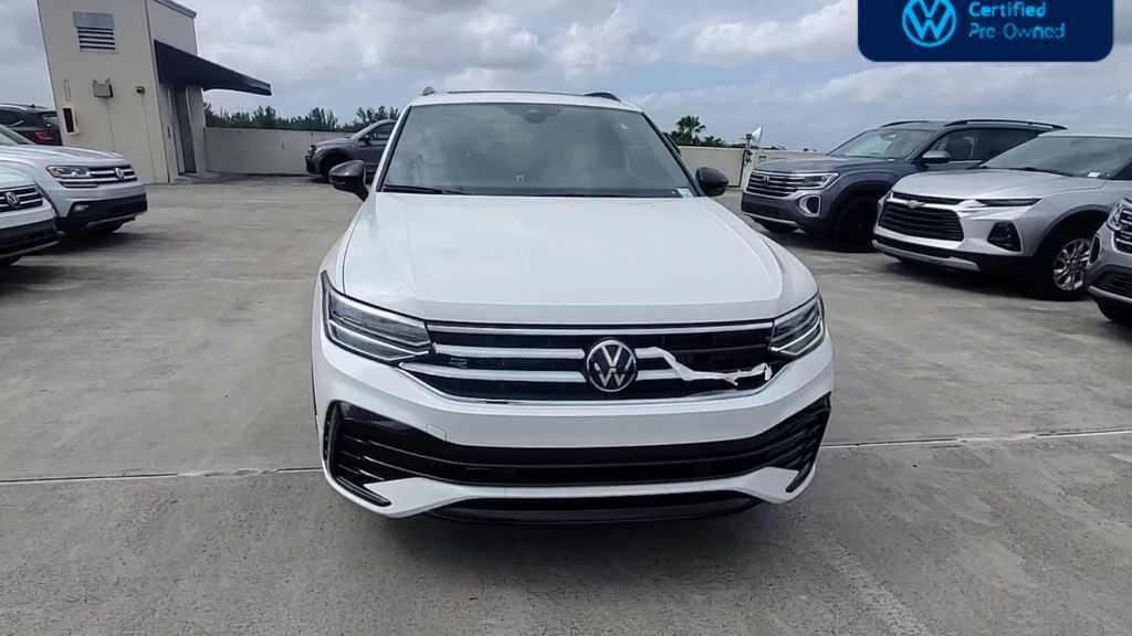 2024 Volkswagen Tiguan SE R-Line Black