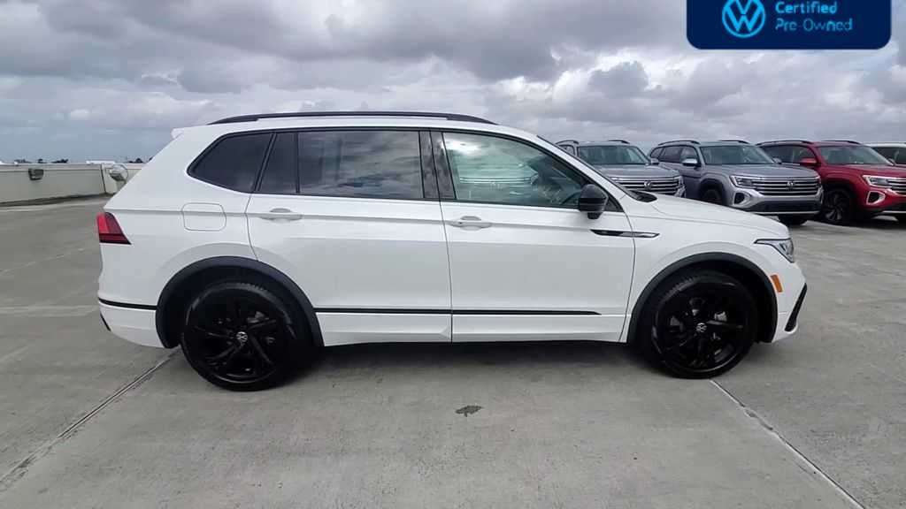 2024 Volkswagen Tiguan SE R-Line Black