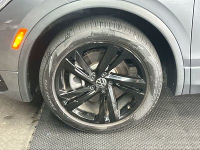2024 Volkswagen Tiguan SE R-Line Black