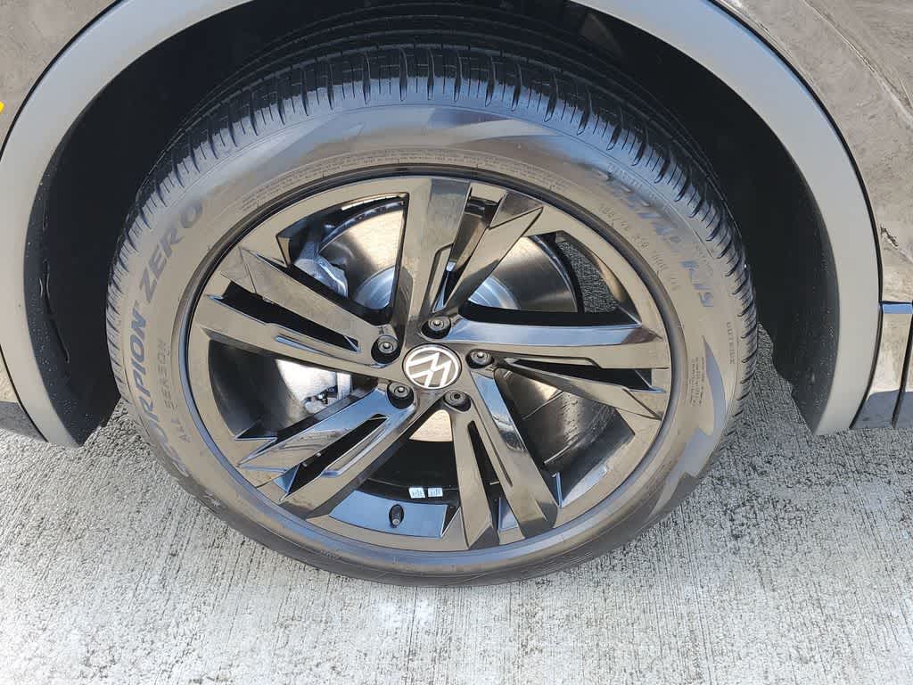 2023 Volkswagen Tiguan SE R-Line Black