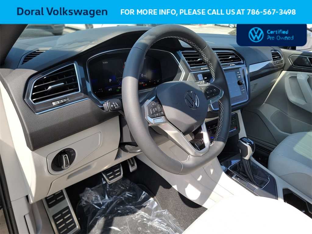 2023 Volkswagen Tiguan SE R-Line Black