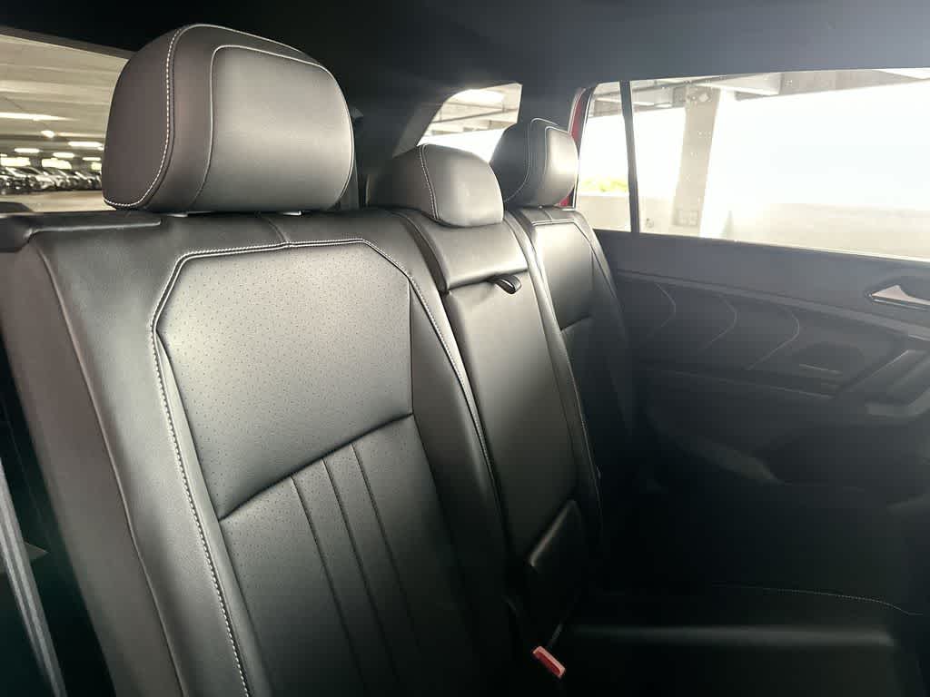 2024 Volkswagen Tiguan SE R-Line Black