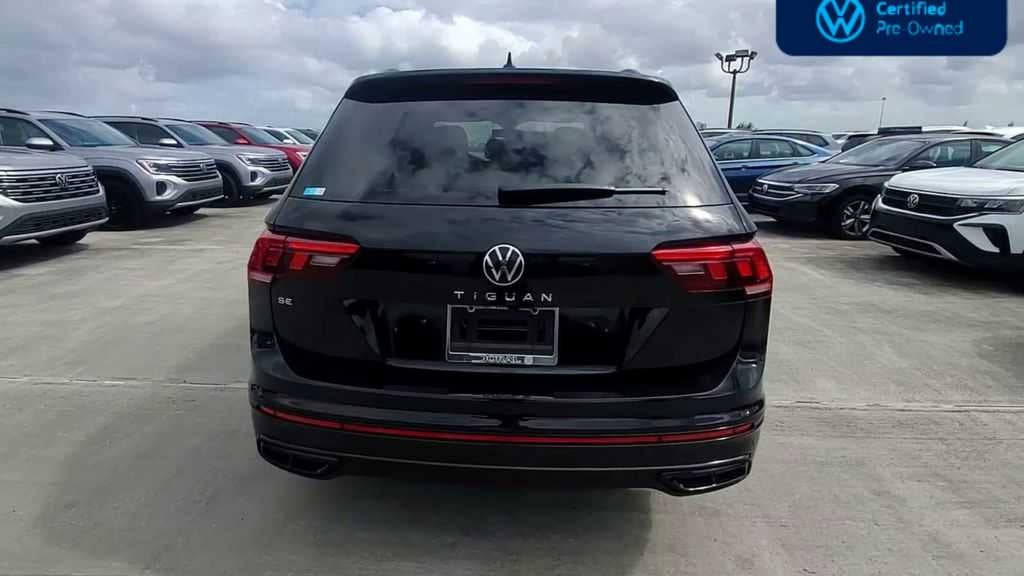 2024 Volkswagen Tiguan SE R-Line Black