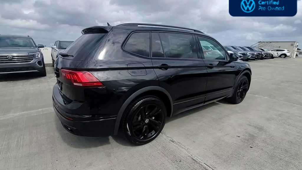 2024 Volkswagen Tiguan SE R-Line Black