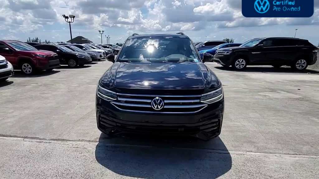 2023 Volkswagen Tiguan SE R-Line Black