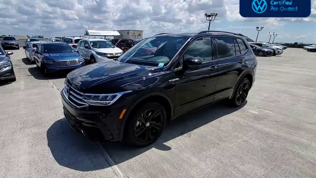 2023 Volkswagen Tiguan SE R-Line Black