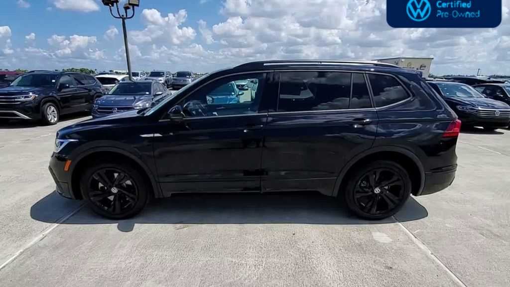 2023 Volkswagen Tiguan SE R-Line Black