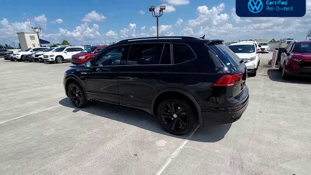 2023 Volkswagen Tiguan SE R-Line Black