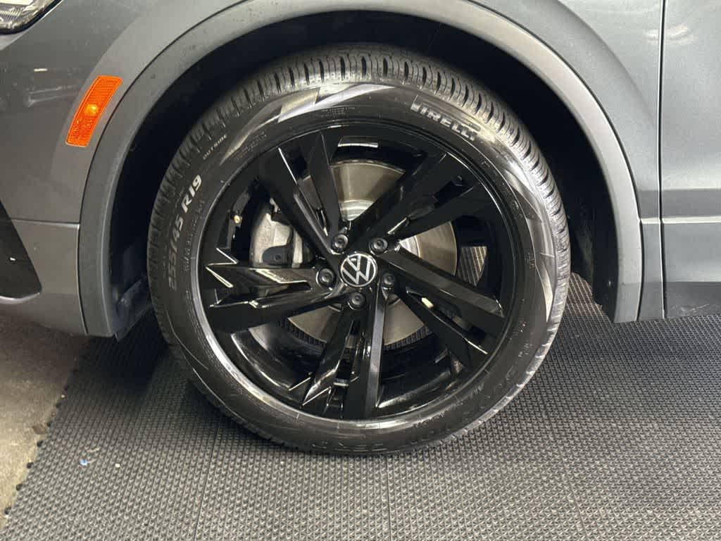 2023 Volkswagen Tiguan SE R-Line Black