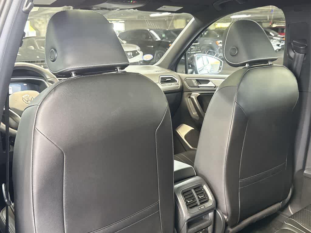 2023 Volkswagen Tiguan SE R-Line Black