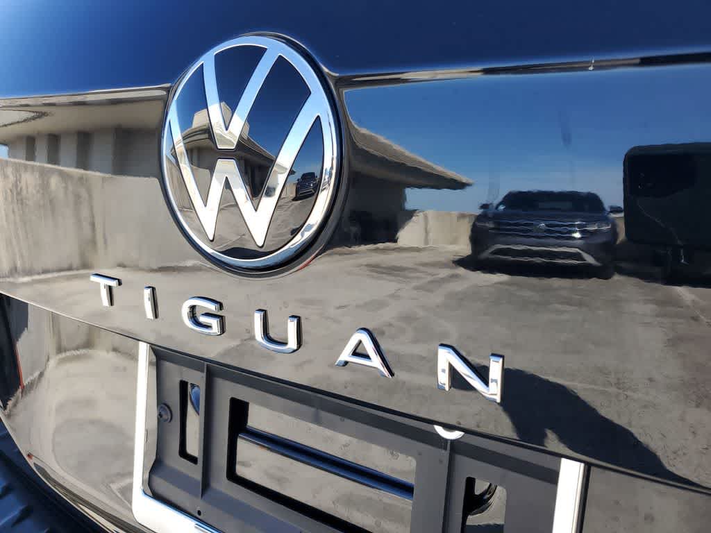 2024 Volkswagen Tiguan SE R-Line Black