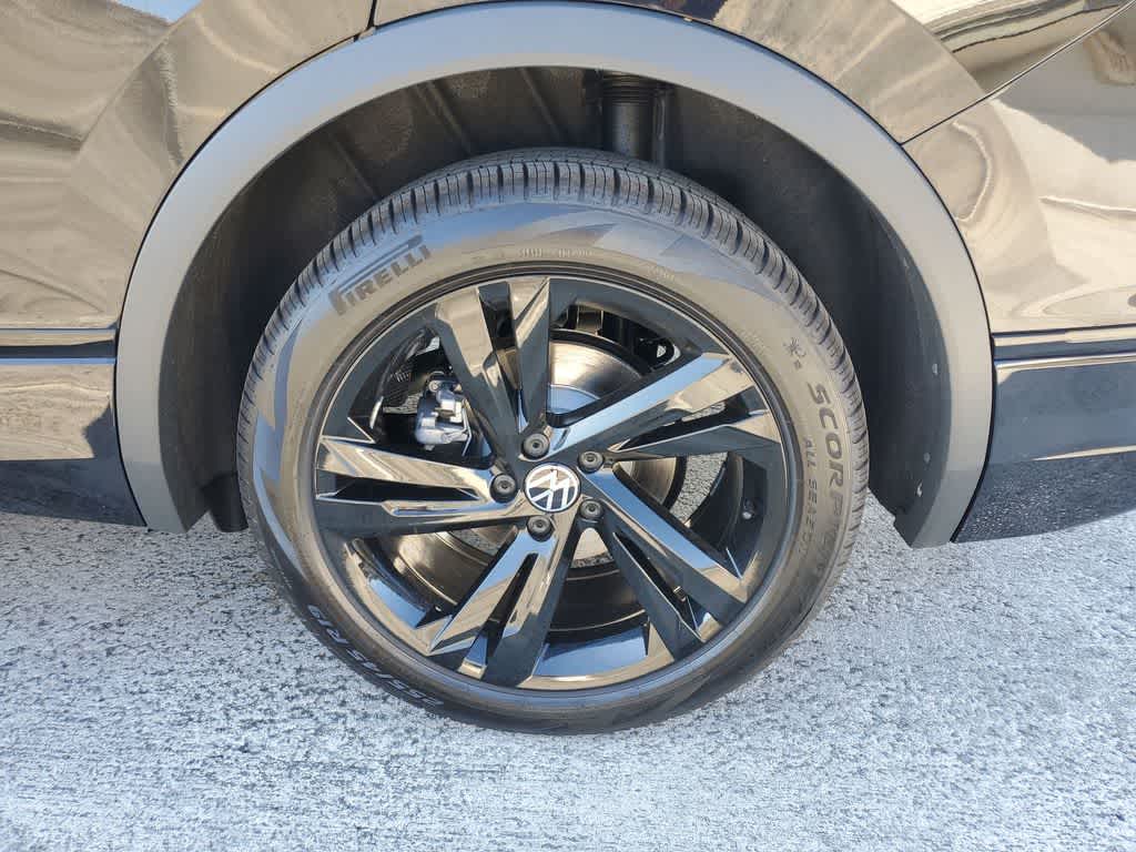 2024 Volkswagen Tiguan SE R-Line Black