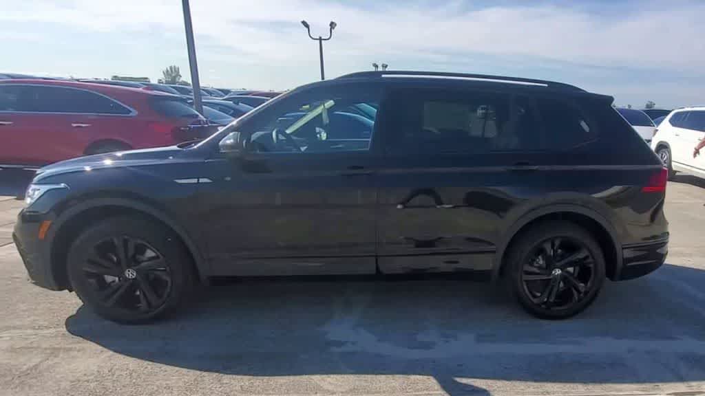 2024 Volkswagen Tiguan SE R-Line Black