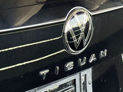 2023 Volkswagen Tiguan SE R-Line Black
