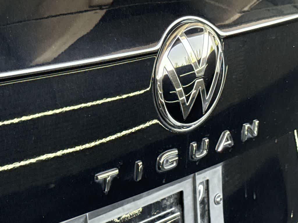 2023 Volkswagen Tiguan SE R-Line Black
