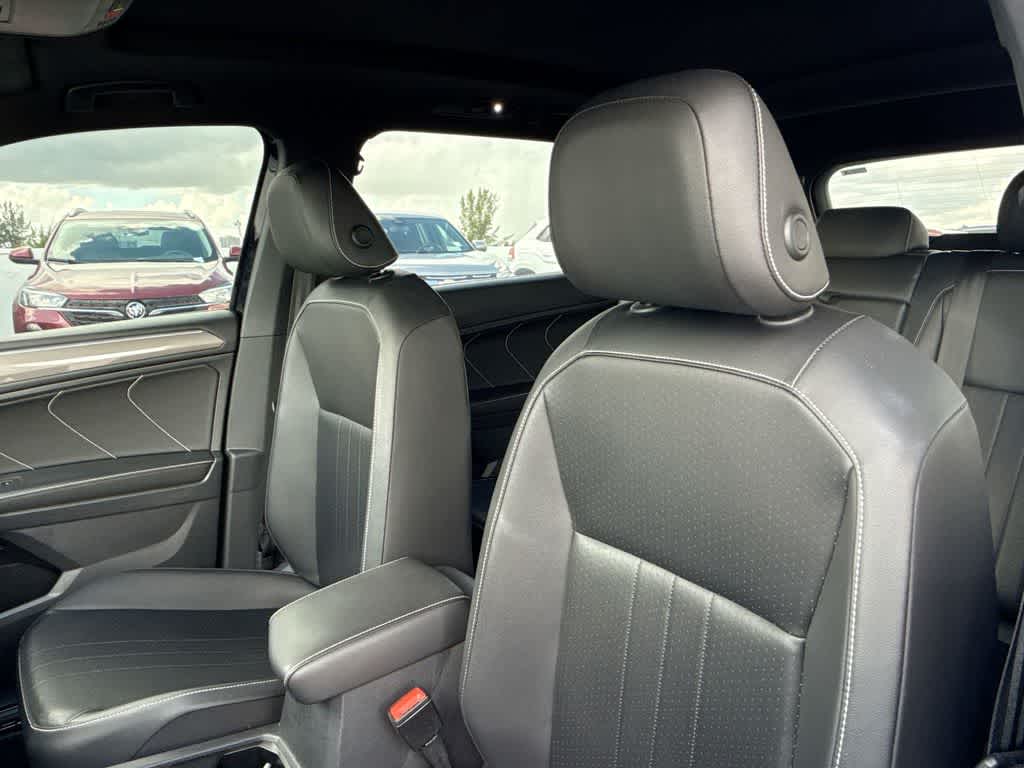 2022 Volkswagen Tiguan SE R-Line Black