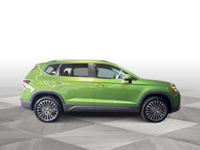 2025 Volkswagen Taos SE