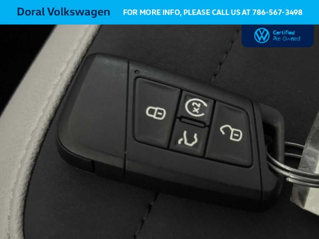 2025 Volkswagen Taos SE