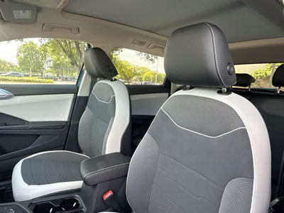 2026 Volkswagen Taos SE