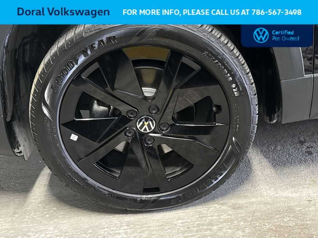 2025 Volkswagen Taos SE