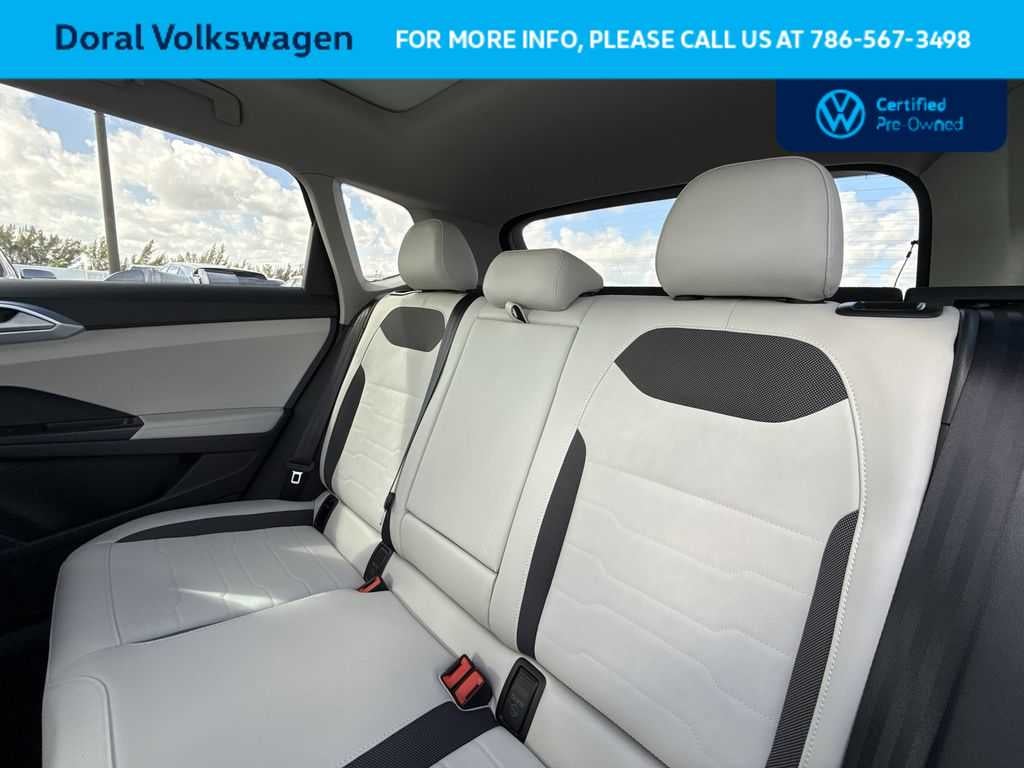 2025 Volkswagen Taos SE