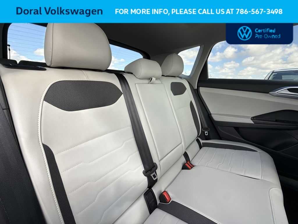 2025 Volkswagen Taos SE