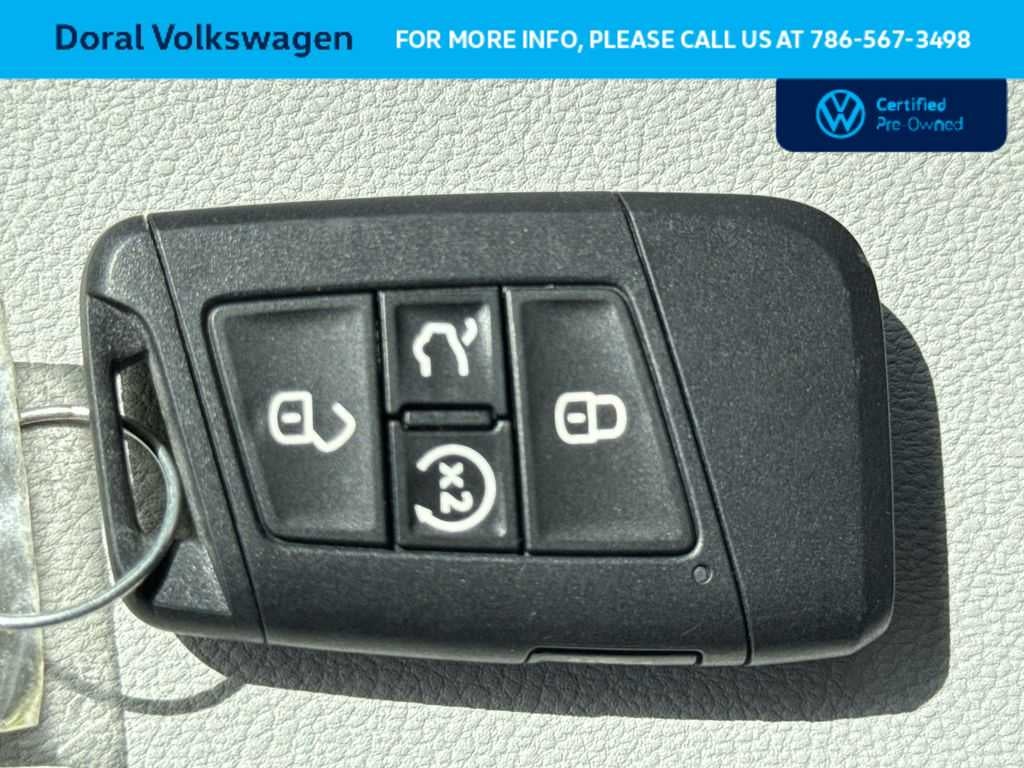 2025 Volkswagen Taos SE