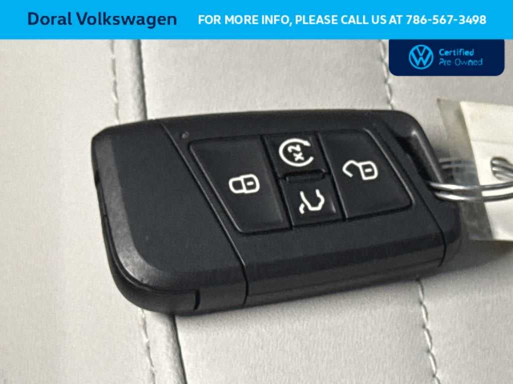2025 Volkswagen Taos SE