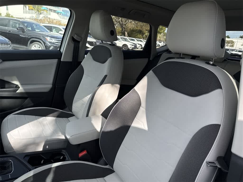 2026 Volkswagen Taos SE