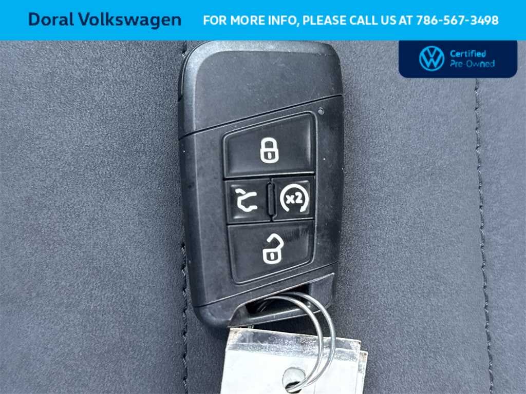 2025 Volkswagen Taos SE