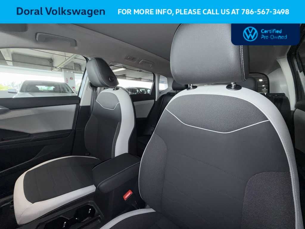 2025 Volkswagen Taos SE