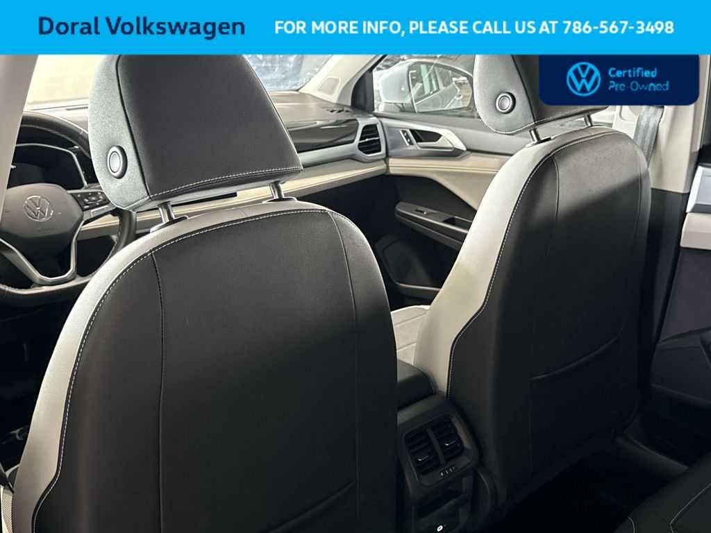 2025 Volkswagen Taos SE