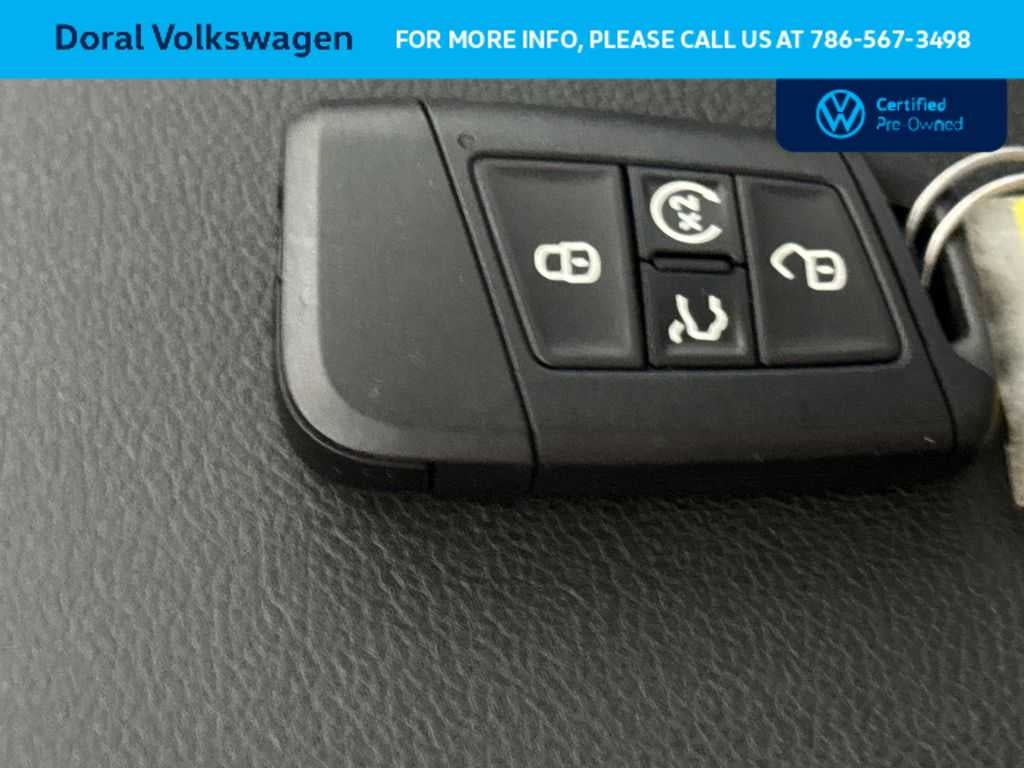 2025 Volkswagen Taos SE