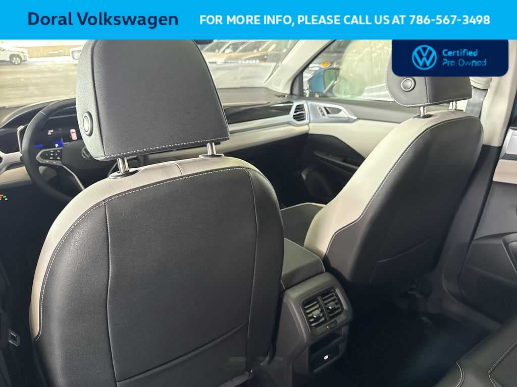 2025 Volkswagen Taos SE