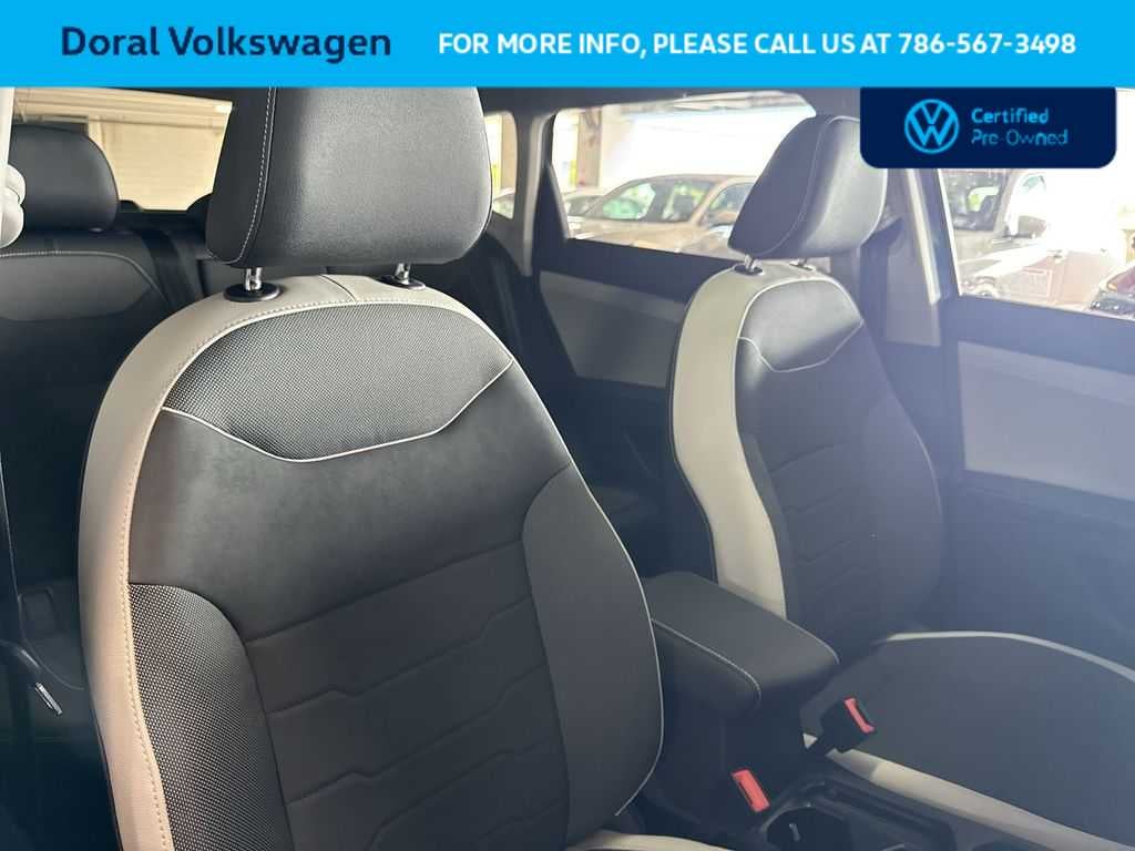 2025 Volkswagen Taos SE