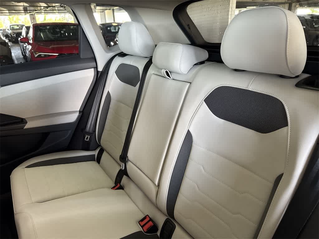 2025 Volkswagen Taos SE