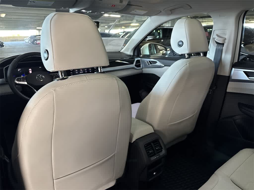 2025 Volkswagen Taos SE