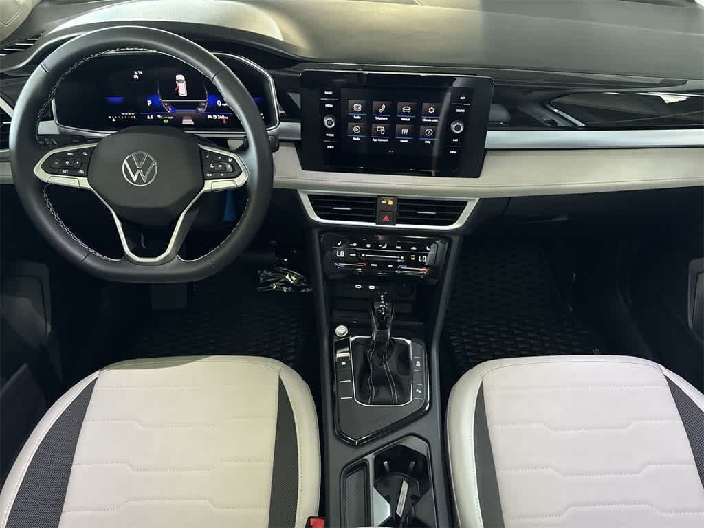 2025 Volkswagen Taos SE