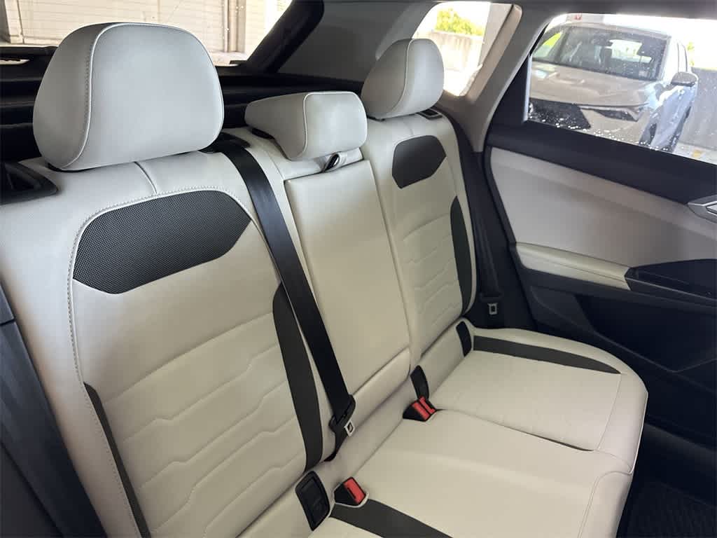 2025 Volkswagen Taos SE