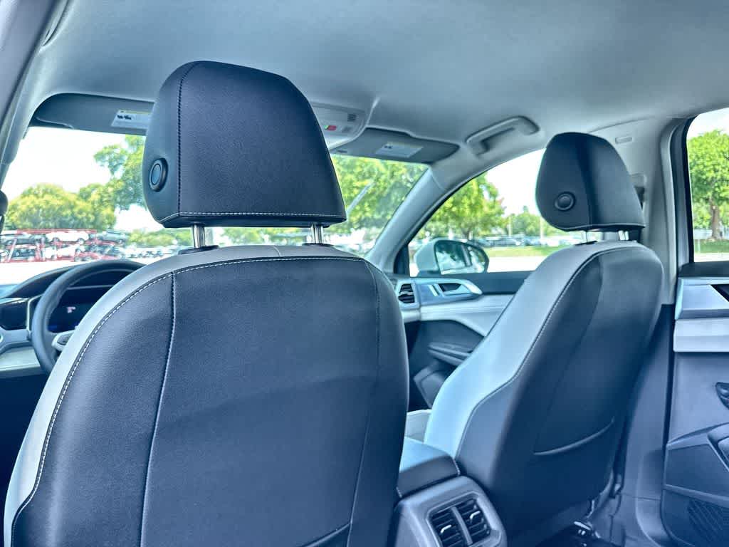 2026 Volkswagen Taos SE