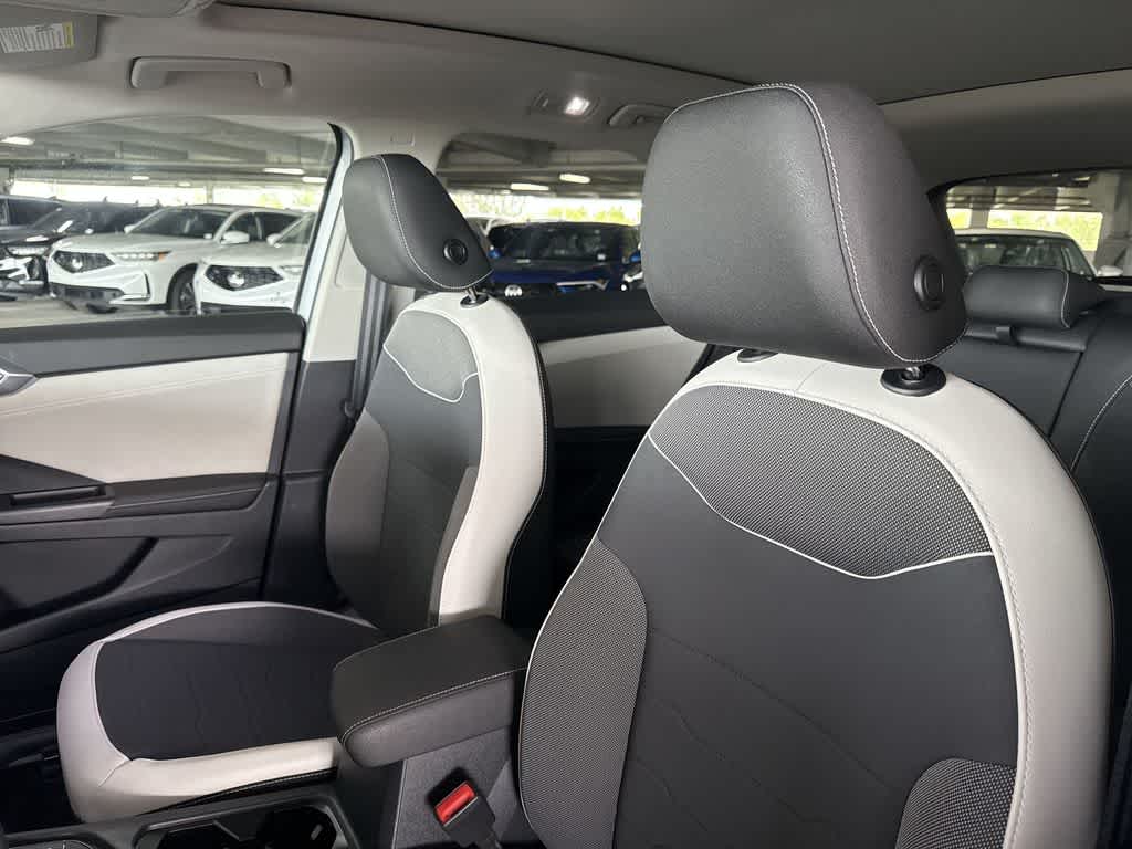 2026 Volkswagen Taos SE