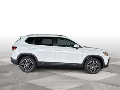 2026 Volkswagen Taos SE