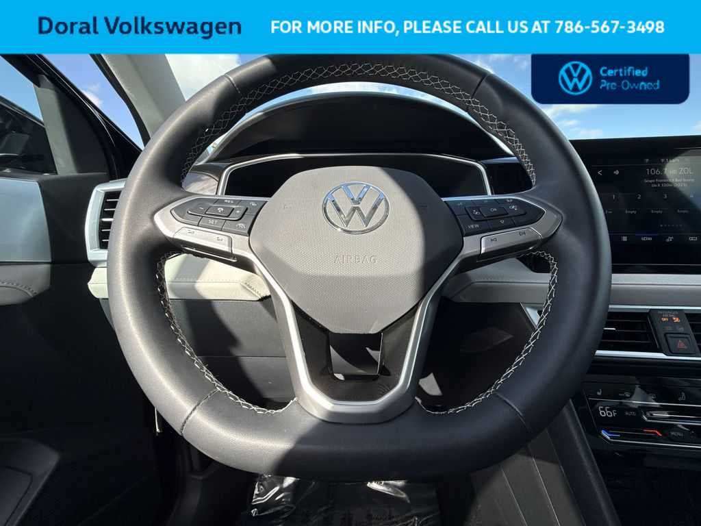 2025 Volkswagen Taos SE