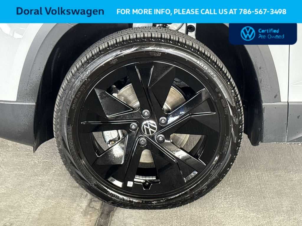 2025 Volkswagen Taos SE