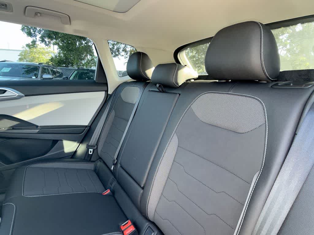2026 Volkswagen Taos SE